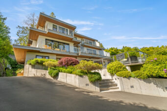 3389 Thompson Crescent